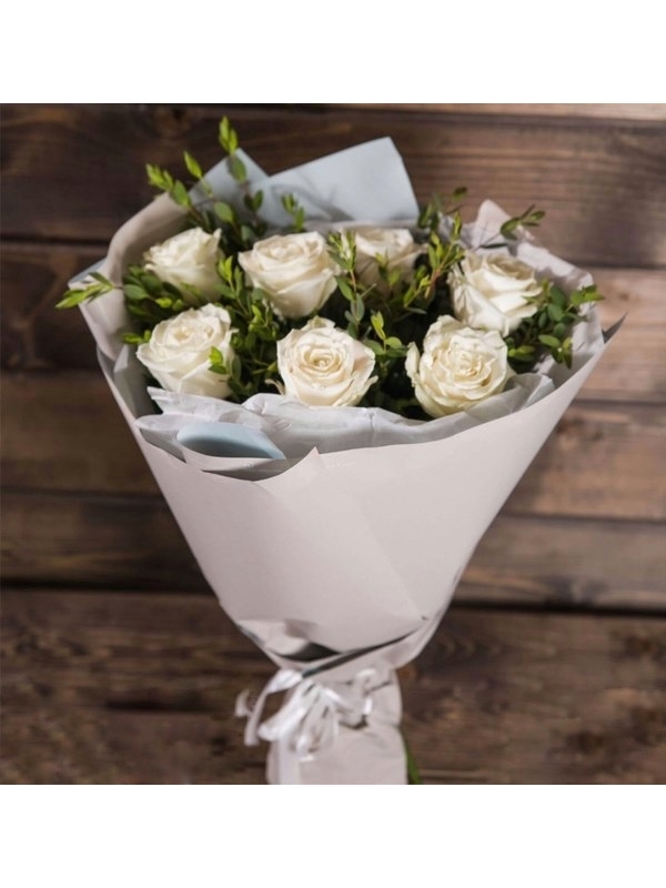 Bouquet of 7 white roses